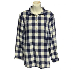 Appleseed’s large blue/cream plaid heavyweight top has pockets long sleeves